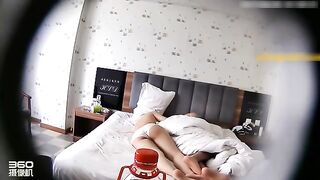 主题酒店TP-文艺范气质美女背着男友偷偷和微信网友开房