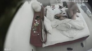 啊轻点水滴摄像头偷拍穿着女仆装的小媳妇和老公啪啪