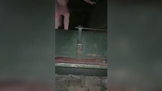 【奇葩啪啪】和邻家白嫩小美女户外偷情啪啪 站在坦克上打炮 这样的性爱体验有谁试过 跪舔J8 后入内射 高清源码录制