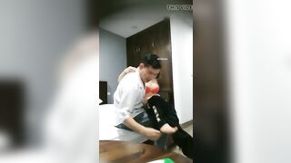 价格亲民小老板边境网嫖高颜值休闲装漂亮外围美女大哥太生猛了抱起来狠狠干貌似无套累了一身汗