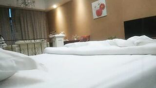 单身狗胖哥解决生理问题酒店公寓约炮大学生美女兼职卖肉妹子有点婴儿肥一对车大灯非常给力