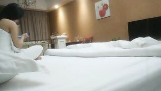 单身狗胖哥解决生理问题酒店公寓约炮大学生美女兼职卖肉妹子有点婴儿肥一对车大灯非常给力