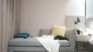 小陈头星选深夜场约了个黑衣牛仔短裤妹子啪啪，坐在身上舔弄翘起屁股口交