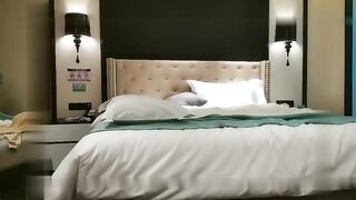 文轩探花约了个粉色外套甜美萌妹子啪啪，肉肉身材口交舔弄后入抽插猛操