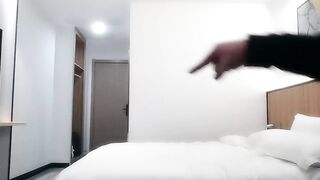 源码高清录制屌哥酒店约外围偷拍屌哥带粉丝给上门的妹子加钱说服她一块玩3P