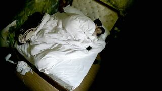 独家私享台钟点房摄像头偷拍小伙和大嫂吃宵夜酒后开房早上醒来缠绵来一炮