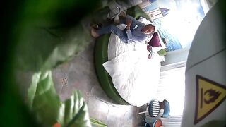 360主题酒店浪漫海景房摄像头偷拍秃顶大叔和肚子微微隆起怀孕不久的少妇偷情四川话对白