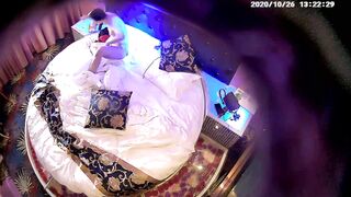 主题酒店情调豪华圆床偷拍眼镜男中午午休和单位已婚 骚女同事偷情穿上性感情趣内衣搞