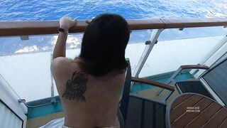 在邮轮上工作的丰满服务员被土豪勾进房间操逼 粗大的洋鸡巴直接搞内射 高清精彩推荐