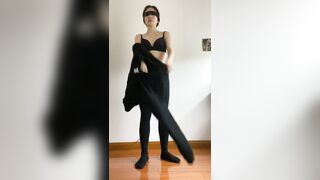 最近非常火的推特虎皮花生SCHYCLC小师妹定制会员户外露出裸舞啪啪啪调教完整版附图148P+视频2V1