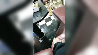 现在的年轻人玩的真疯狂！男友在KTV包房把清纯嫩妹女友给上了 直接无套抽插小嫩逼内射哟 女友主动骑乘操翻天