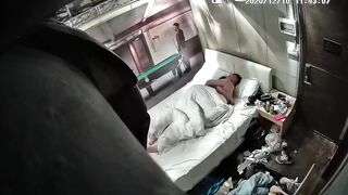 臻品360 ██ 主题酒店电影房偷拍把酒店当家的学生情侣带着睡衣开房做爱