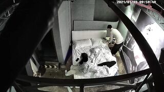 臻品360 主题酒店工业风套房偷拍眼镜大学生情侣小哥穿着睡衣和女友做爱好有家一样的感觉