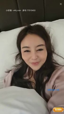 郑州阿姨~性感风骚【千年的狐狸】酒店 寂寞的夜晚唯有自慰，裸聊勾引小伙子们来干她，跟网友们讲解女人高潮的反应，风韵呀！