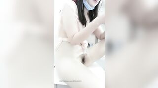 长相还很清纯的小少妇自己一个人情趣装露奶子AV棒把自己的逼都撑大了