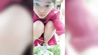 长不大的小祸害露脸学妹跟大哥出来户外激情，口交大鸡巴骚逼特写，逼毛都没几根主动上位抽插浪荡呻吟不止