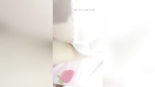 趁着小侄女复习功课叔叔一步一步引导上床【叔叔侄女乱伦】超嫩水灵无毛小穴，艹得不要不要的【火爆推荐】