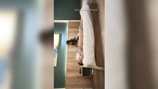 嫖客与小姐的战争，【仔仔探花】，酒店约漂亮苗条小姐姐，俩人一会儿啪啪一会儿吵架，唇枪舌战好精彩，超清1080P修复版