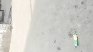 小老弟探鸡窝赌博输了一万多的飞哥把账户的钱全输光了拿着300多现金找小姐说要通过直播回本