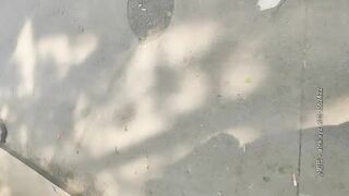 小老弟探鸡窝赌博输了一万多的飞哥把账户的钱全输光了拿着300多现金找小姐说要通过直播回本