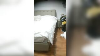 “你的鸡巴真的好大啊,我再换个套子”,性感援交美女被大屌男操的套子都破了还没射,换个新的让他从后面干.