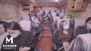 【极乐观光车】导游鲸吞女游客 观光车疯狂猛干 白嫩巨乳女游客的高潮体验地点竟在众多游客面前 高清720P原版首发