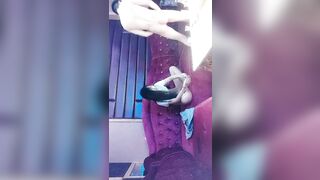 【歌厅探花陈先生】，商K达人，设备清晰度升级，苗条漂亮小姐姐合唱几曲，脱光沙发干，淫水不少擦好久