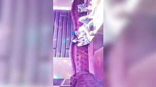 【歌厅探花陈先生】，商K达人，设备清晰度升级，苗条漂亮小姐姐合唱几曲，脱光沙发干，淫水不少擦好久