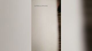 年轻小伙做爱有一套，跟小少妇激情舌吻摸着骚逼吃奶子非常温柔，小少妇给舔乳头口交，压在身下爆草抽插叫的好骚