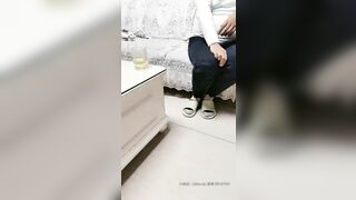 【极品剧情】制服御姐勾搭上门服务的物业师傅偷情做爱 爆裂黑丝沙发推倒扛腿 奇葩姿势骑着操过瘾啊 高清源码录制