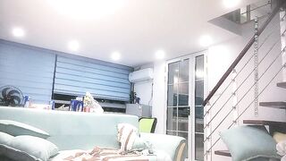 口味有点屌的《山鸡探花》约炮30多岁的饥渴良家少妇在家里客厅沙发上激情啪啪