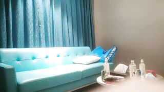 【麻花免费视频】91沈先森带你找外围卡哇伊萌妹，肉肉身材穿上女仆装，开档黑丝抹上润滑油，招牌动作抬腿侧入猛操