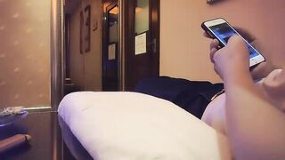 【麻花免费视频】小马丶寻花专攻足浴女技师，带回酒店开操隔着衣服摸奶子调情，特写掰穴上位骑乘站立后入猛操