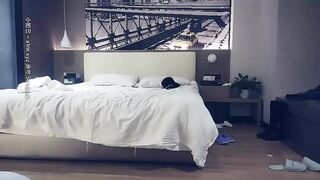 【麻花免费视频】5555小天牛仔裤花臂纹身妹第二炮，穿上衣服金手指摸的妹子啊啊叫，69姿势舔逼抱起来猛烈撞击