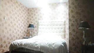 【麻花免费视频】91李公子探花新秀上门快餐颜值还不错少发，肉肉身材大屁股坐上来套弄，站立后入抬起双腿打桩机猛操