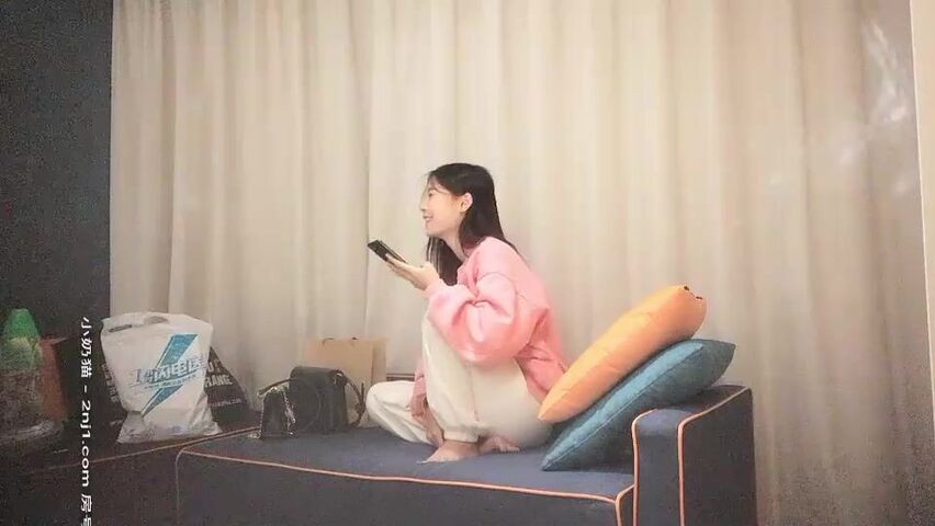 【麻花免费视频】91沈先生探花约了两个萌妹子玩双飞，一起舔弄上位骑乘轮流操搞完双飞留一个继续操