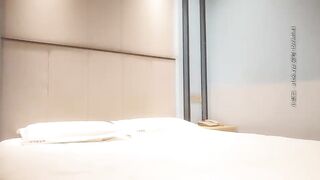 【麻花免费视频】大吊寻欢夜新晋探花老哥，约了个少妇乳推舔屌，侧入后入抽插猛操，搞完说屌大很喜欢