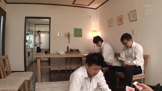 【麻花免费视频】夫の目の前で生徒に犯