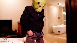 【麻花免费视频】最新乌鸦传媒国产AV剧情新作-居家少女被两个傻贼轮操玩弄青春肉体 娇嫩美乳 轮番无套内射粉穴 高清1080P原版首发