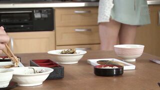 【麻花免费视频】MEYD-053 痴漢の精液に溺れた巨乳若妻 香山美桜