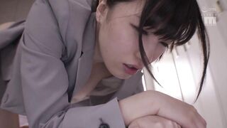 【麻花免费视频】を付けられトイレで犯●れる彼女