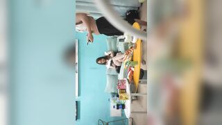 【麻花免费视频】专找丶阿姨玩两小伙3P淫骚熟女，加钱再来一炮，前面口交后面扣穴，穿着高跟鞋抬腿抽插猛操