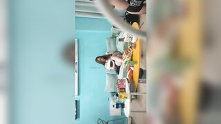 【麻花免费视频】专找丶阿姨玩两小伙3P淫骚熟女，加钱再来一炮，前面口交后面扣穴，穿着高跟鞋抬腿抽插猛操
