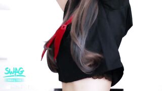 【麻花免费视频】國産AV劇情無毛逼漂亮騷妹妹故意勾引哥哥在他面前自慰被操國語