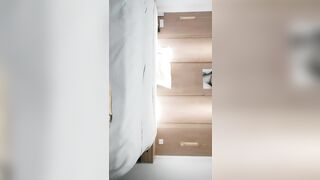 【麻花免费视频】大屌哥丶寻欢花臂纹身大奶美少妇，撩起衣服露奶子，舔屌口交翘起大屁股，后入撞击抬腿侧入猛操