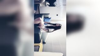 【麻花免费视频】小宝寻花大神高端大圈外围妹子，花臂纹身白裙小姐姐，坐在身上摸奶舌吻调情，扶着双腿抽插呻吟娇喘