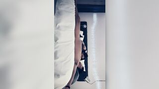 【麻花免费视频】小宝寻花大神高端大圈外围妹子，花臂纹身白裙小姐姐，坐在身上摸奶舌吻调情，扶着双腿抽插呻吟娇喘