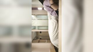 【麻花免费视频】小马丶寻花深夜紫色T恤马尾妹纸，吃完烧烤再来一炮，近距离特写扣穴，骑乘翘起屁股后入猛操