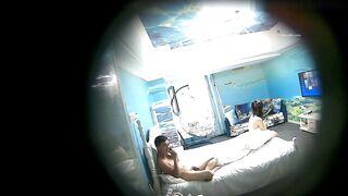 【麻花免费视频】最近很热的情趣酒店海洋套房摄像头偷拍小妹吃完早点和姐夫开房偷情姐夫貌似很忙不停有电话打入