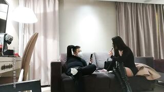 【麻花免费视频】胖哥高价约啪高挑长靴性感外国美女啪啪,无毛粉嫩白虎逼,后入式干鸡巴好不容易才插进去.国语!